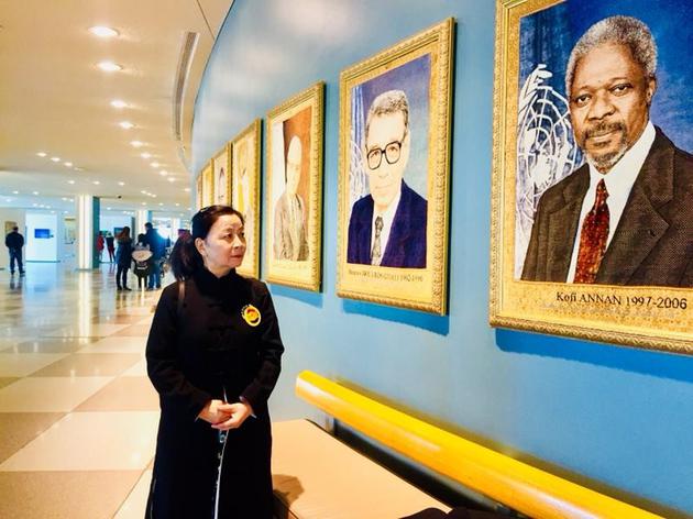 刘桂芳女士在美国纽约联合国总部参观