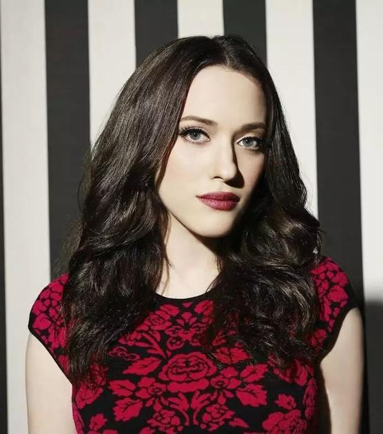 Kat Dennings 红棕色系口红