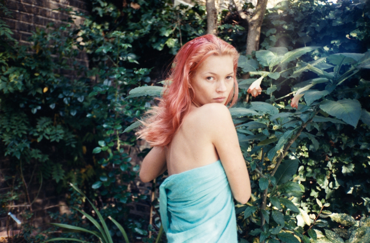 Pink Kate in Towel， Index magazine supplement， London， 1998