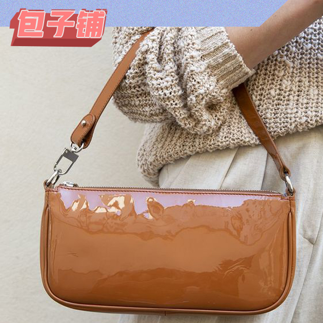 当下最火的“腋下包”到底有多时髦 By Far