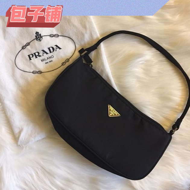 当下最火的“腋下包”到底有多时髦 prada hobe包包