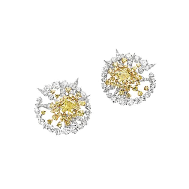 CHAUMET 天穹皓境高定珠宝套系 “光芒咏叹”高定耳环,现时参考价格 ¥3,558,000
