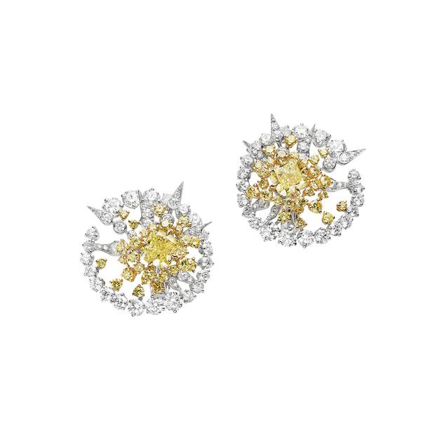 CHAUMET 天穹皓境高定珠宝套系 “光芒咏叹”高定耳环，现时参考价格 ¥3，558，000