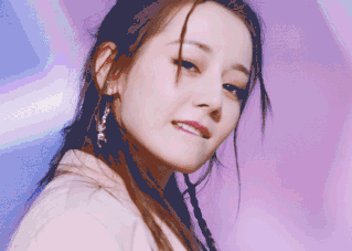 迪丽热巴挑战男团舞 比表情管理更赞的是妆发搭配