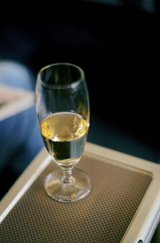 喝了这杯酒 你离头等舱又双叒近了一步|葡萄酒
