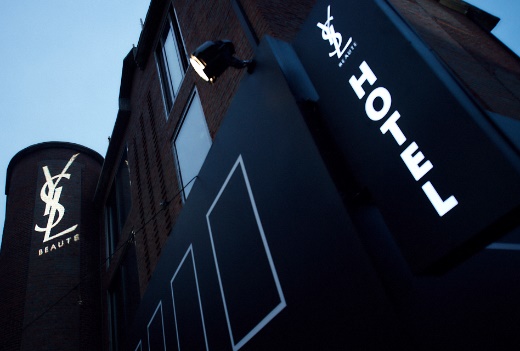 YSL圣罗兰美妆快闪酒店登陆上海