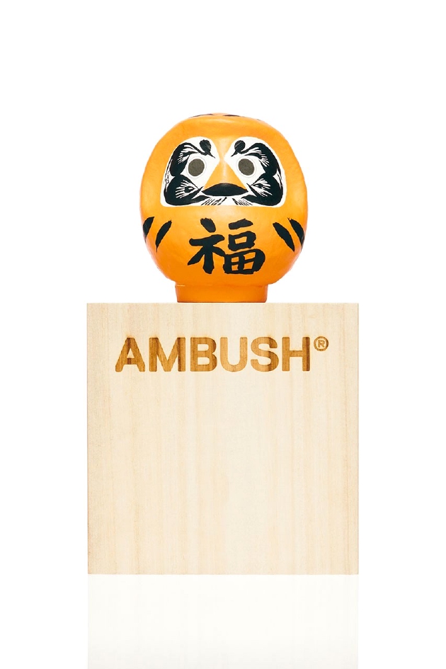 AMBUSH发布虎年达摩娃娃及护身符