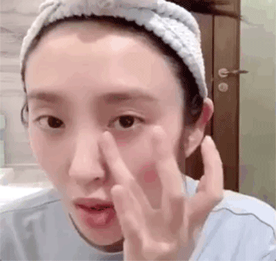 然后按照逆时针方向轻柔打圈