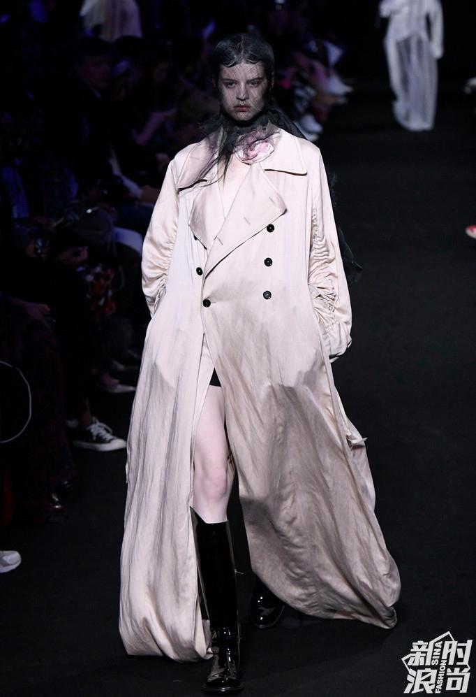 Ann Demeulemeester 2019巴黎春夏时装周秀场