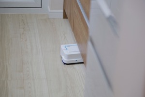 iRobot Braava jet身材小巧，方便收纳；方形身材，不留死角