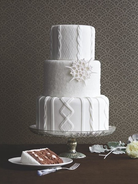 白色针织花纹婚礼蛋糕