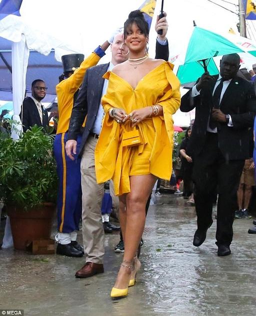 Rihanna Drive Ļ