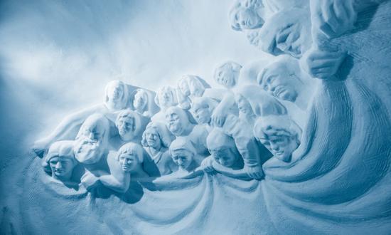 Ice Hotel内的冰雕艺术品