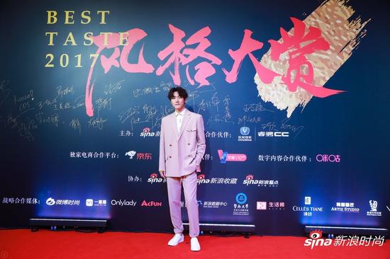 王晰亮相2017feng d g红毯