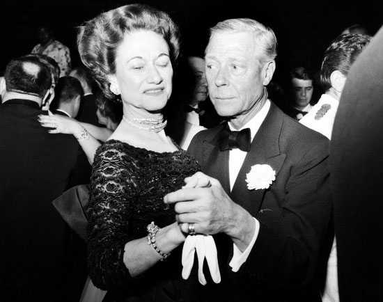 耄耋之年的温莎公爵夫人仍然钟爱这件卡地亚老虎手镯