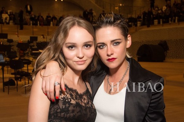 克里斯汀·斯图尔特 (Kristen Stewart) ,莉莉-罗丝·德普 (Lily-Rose Depp)
