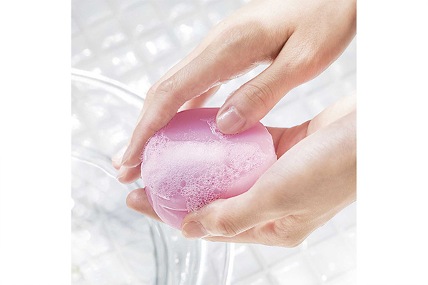肥皂不但是粉嫩的颜色，为了追求更真实的质感