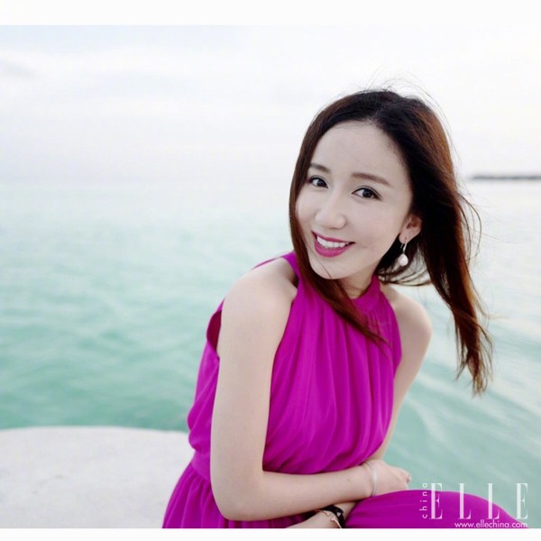 生活中的娄艺潇,打扮起来也是女人味十足