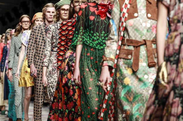 新浪时尚2017产业盘点：17个男女装合并办秀成风潮