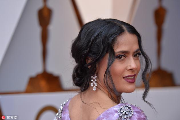 Salma Hayek佩戴海瑞温斯顿钻石耳坠