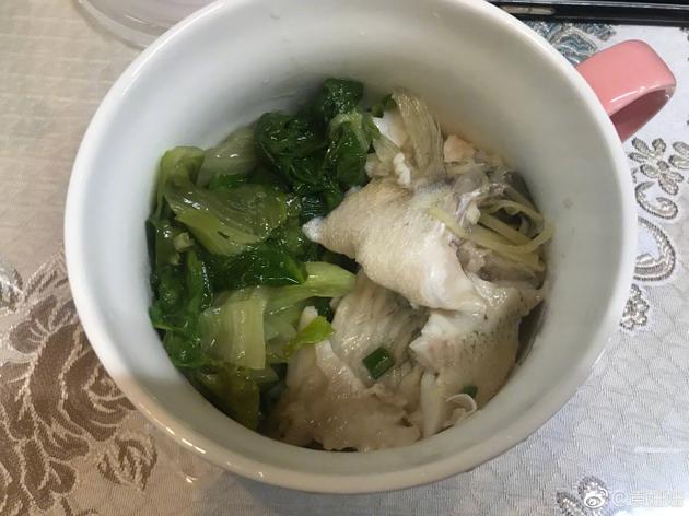 烫生菜+清蒸鲈鱼