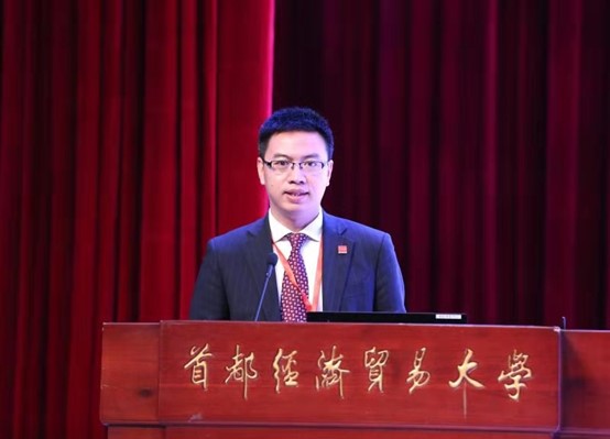 中国发展研究基金会副秘书长俞建拖