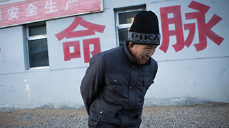 链家连夜撤橱窗房源 员工闭门宣誓鼓掌打气