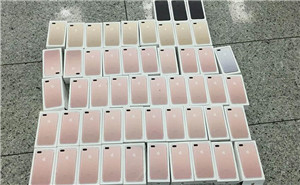 深圳海关一天内查获400余台走私iPhone 7