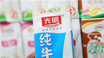 光明与伊利蒙牛差距不断拉大