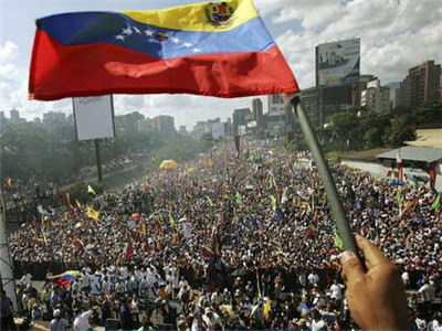 委内瑞拉多地发生骚乱哄抢