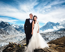 上珠峰拍绝美婚照 小夫妻完成壮举