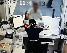银行遭遇“鬼手换钞” 男子1秒偷2千