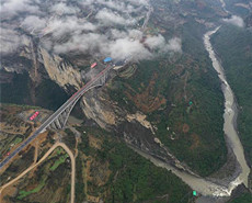 鸡鸣三省大桥建成通车