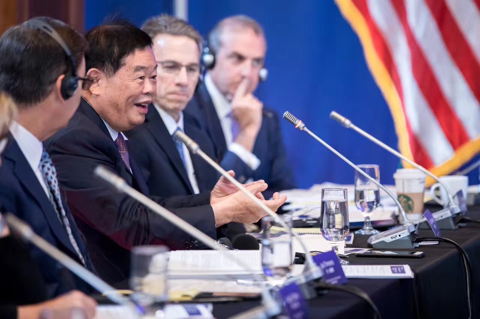 图为福耀玻璃董事长曹德旺出席首届中美企业家峰会。