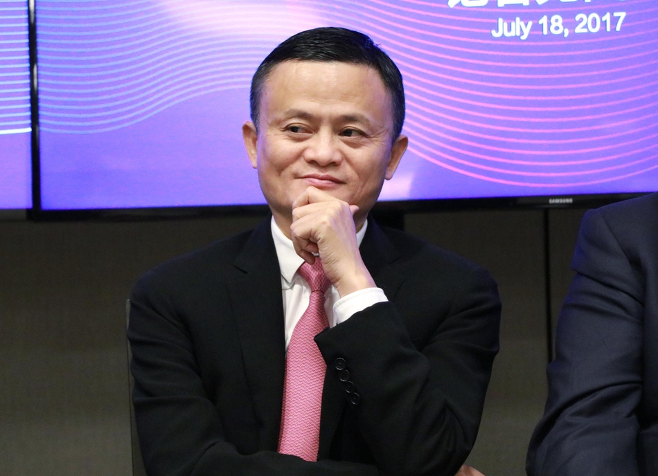 一整天在美国商务部的会议后，马云带领中国企业家召开记者会。马云提到自己与美国总统特朗普打交道的经验，“他（特朗普）作为一个企业家，结果导向、效率导向，这是他的特色。”此次峰会就是马云今年与特朗普见面后的成果之一。（王姗姗/摄）
