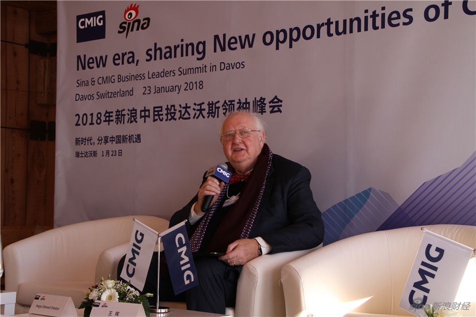 图为2015年诺贝尔经济学奖得主安格斯·迪顿演讲，主讲中国新时代与幸福经济学。