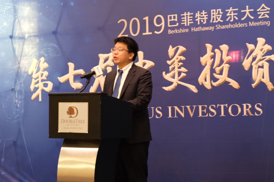 汾酒集团市场部部长赵艳涛在酒会上发言。