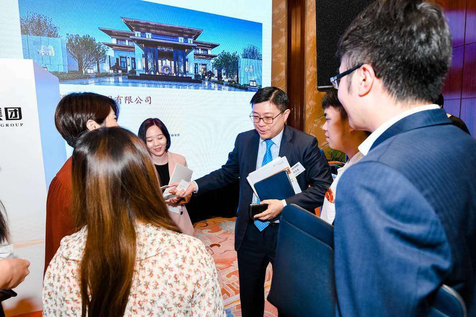 新闻发布会答记者问