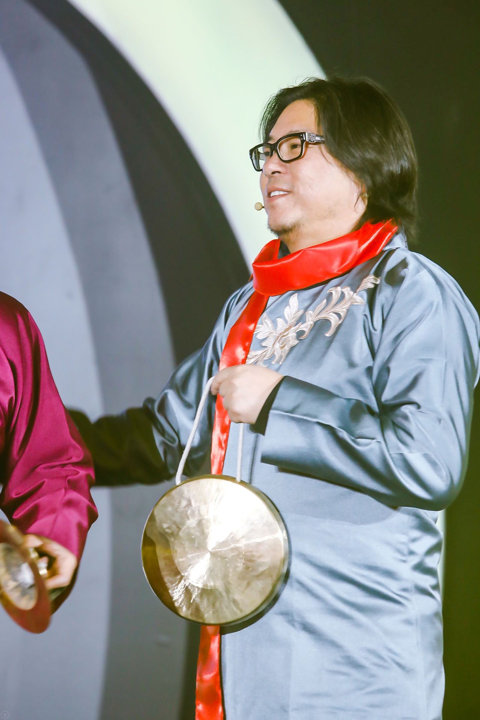 宁高宁、田溯宁、高晓松、洪琦表演三句半《2018那些事儿》。由中国企业家俱乐部主办的“商界春晚：2019道农会”于1月10日晚间举行，包括马云、柳传志、曹国伟、李东生、刘永好等在内的中国企业俱乐部的理事会成员大显身手，各展才艺。