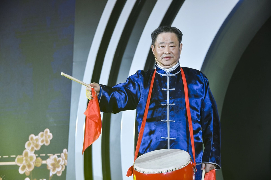 宁高宁、田溯宁、高晓松、洪琦表演三句半《2018那些事儿》。由中国企业家俱乐部主办的“商界春晚：2019道农会”于1月10日晚间举行，包括马云、柳传志、曹国伟、李东生、刘永好等在内的中国企业俱乐部的理事会成员大显身手，各展才艺。