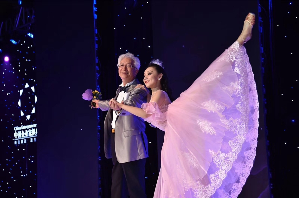 由中国企业家俱乐部主办的“2018道农会”于1月19日在北京举行。“道农会”被喻为“商界春晚”，包括马云、柳传志、曹国伟、雷军等在内的中国企业俱乐部的理事成员会大显身手，各展才艺。