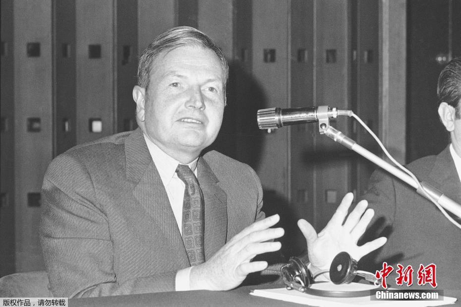 《纽约时报》称，尽管洛克菲勒家族在大通曼哈顿银行的股份从未超过5%，但该银行长期以来还是被称作“洛克菲勒银行”，戴维·洛克菲勒的影响力可见一斑。1973年，戴维·洛克菲勒曾到中国访问，并得到周恩来总理接见。（资料图）