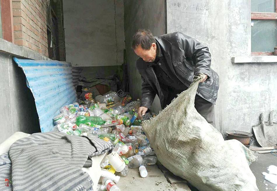 拾荒老汉数年捐款做慈善