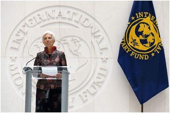 2016年10月1日，人民币正式加入SDR特别提款权，这意味着人民币第一次成为“储备货币”。图为2016年9月30日，在位于美国华盛顿的国际货币基金组织（IMF）总部，IMF总裁拉加德就人民币纳入SDR发表讲话。