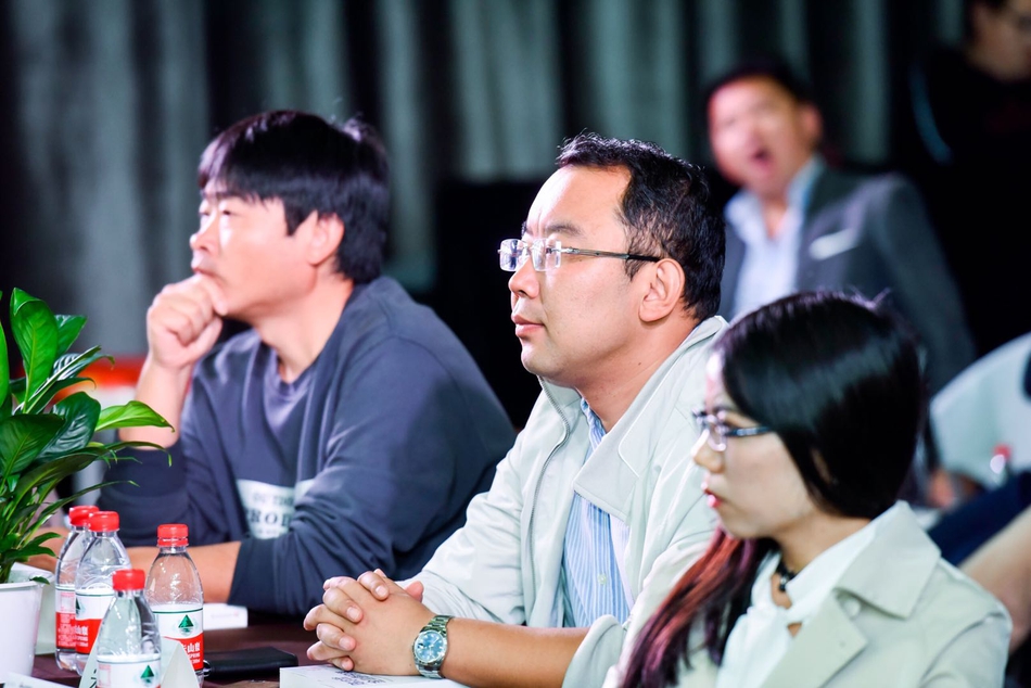 2018年10月14日，新浪财经和国际金融博物馆联合主办“好书分享会：《陈志武金融通识课》”。图为观众在认真听讲。