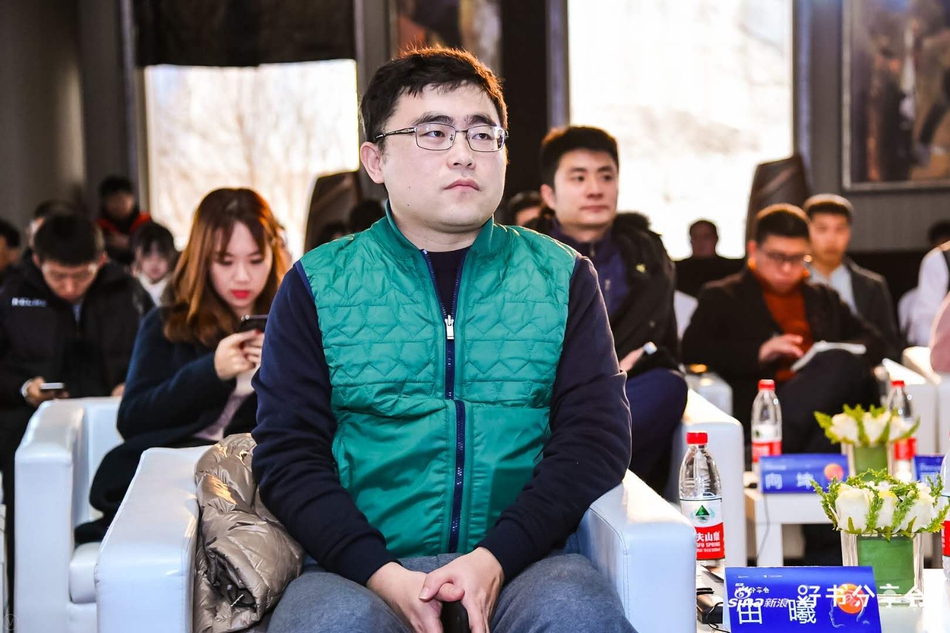 12月16日，新浪好书分享会《霸气：孙正义冲向未来的领导力》在北京·朗悦空间（望京馆）举行。软银SoftBank集团顾问岛聪先生，财经作家、央行观察创始人由曦先生，湖畔大学产品模块学术主任梁宁女士，共同探讨互联网助力下的企业数字化转型愿景等现实话题。