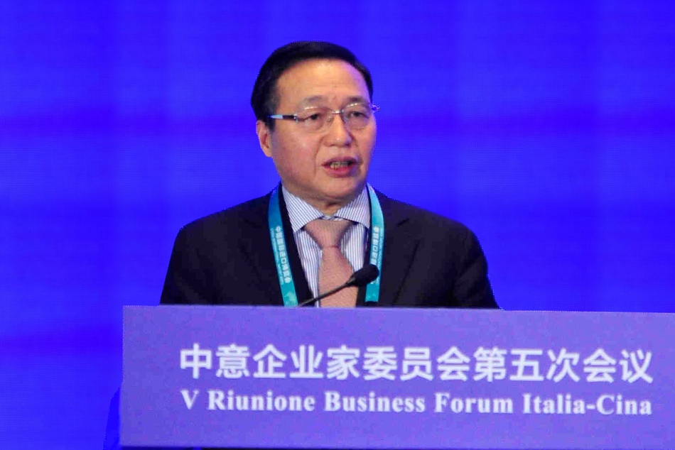 中意董事长_中意橱柜董事长照片