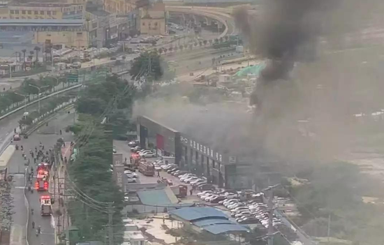 7月9日清晨南宁一4S店起火,比亚迪回应