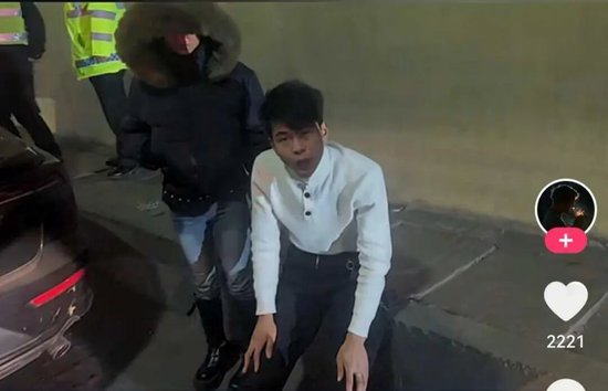 高速上一小车刹车失灵,以115km/h狂奔490公里,开了4个半小时至燃油耗尽!司机要求退车退款,厂家回应