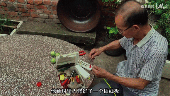 “二舅”走红后全家都哭了一场,创作者:二舅和姥姥已从小山村被接走,直到大家已经想不起他们
